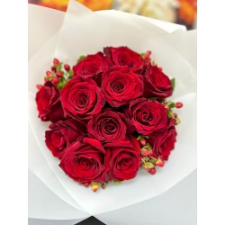 Bouquet de Rosas e Hipericum